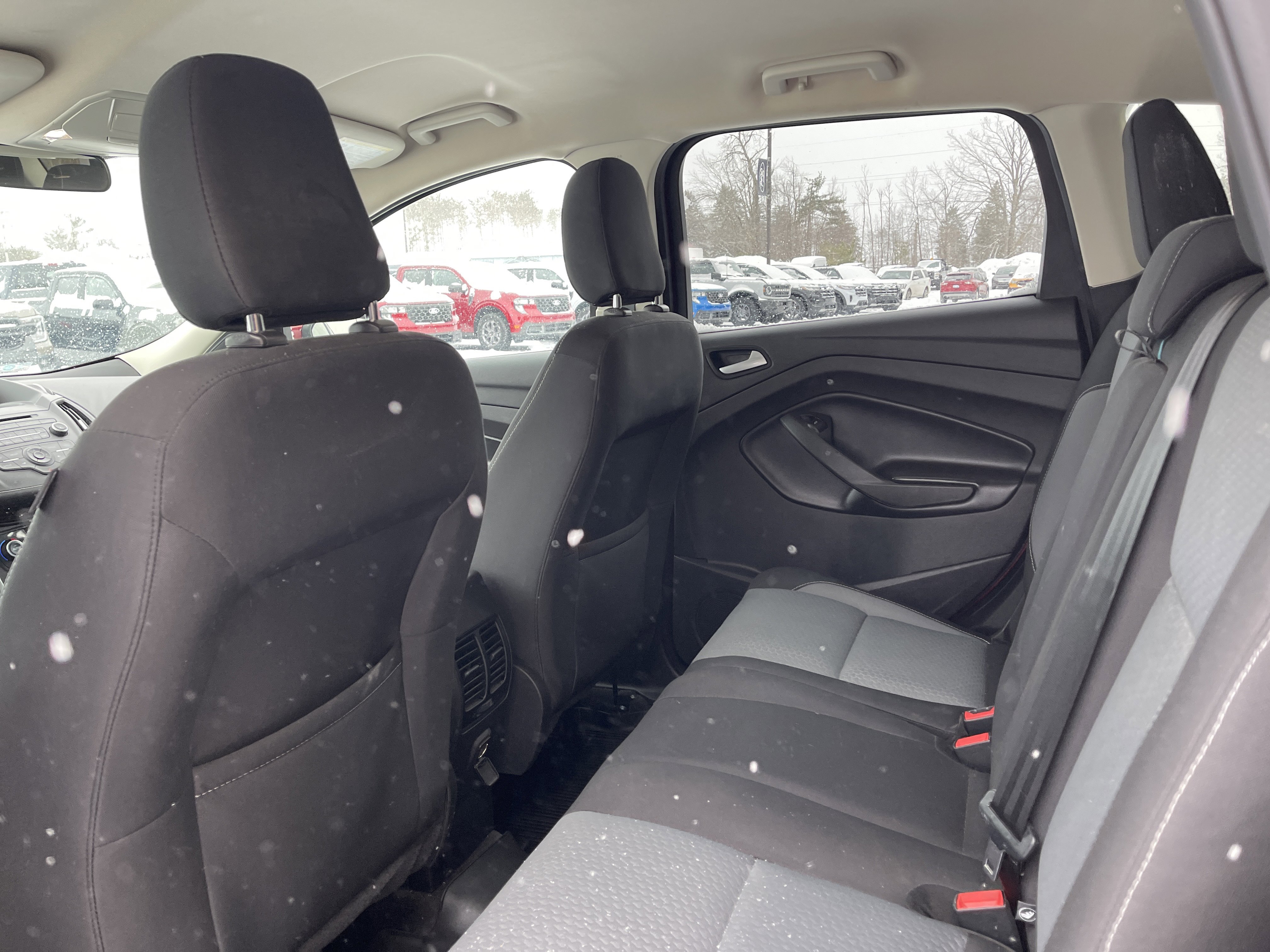 Used 2018 Ford Escape SE image 11
