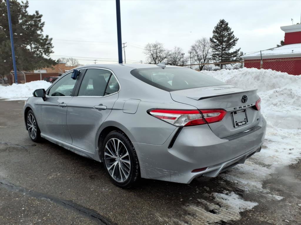 Used 2020 Toyota Camry SE image 9