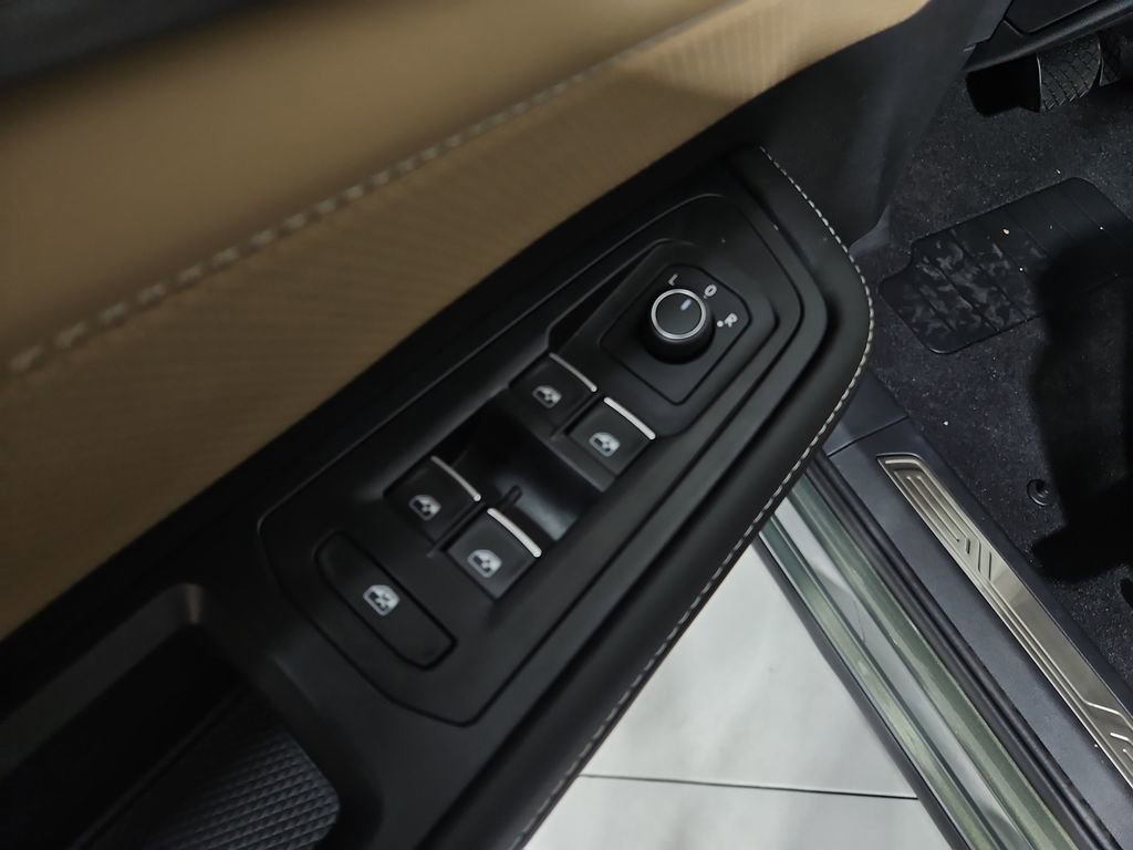 New 2026 Volkswagen Atlas Cross Sport SE image 11