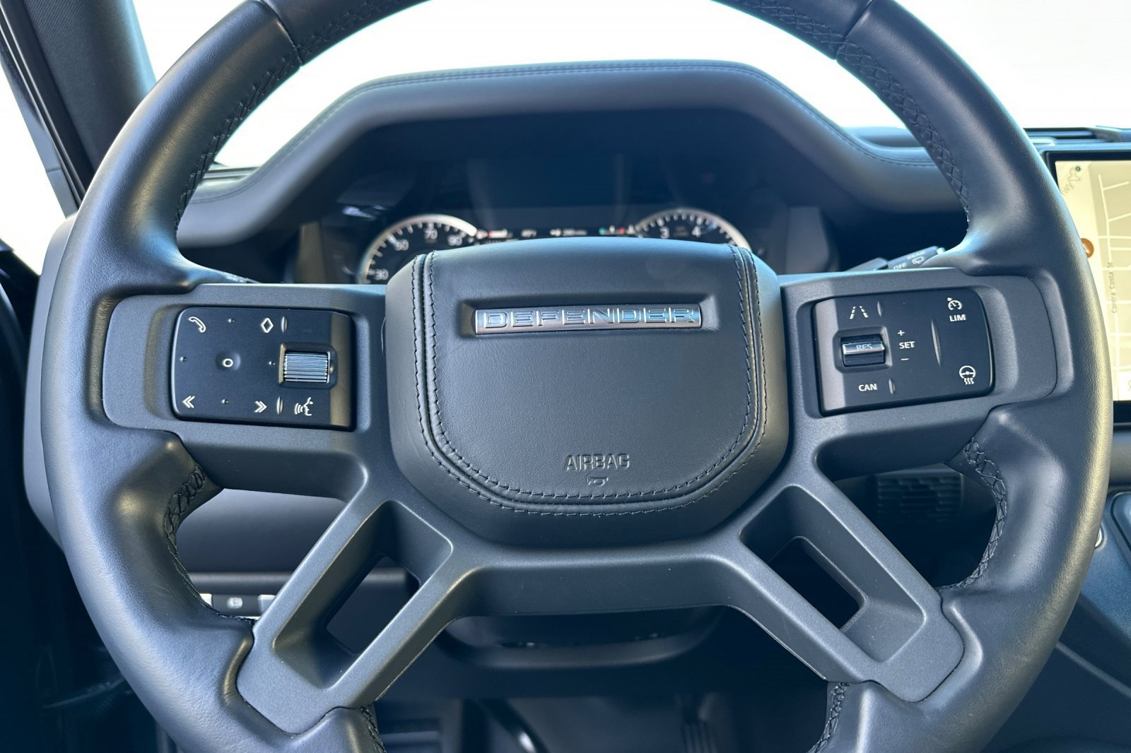 Used 2023 Land Rover Defender 130 X-Dynamic SE image 22