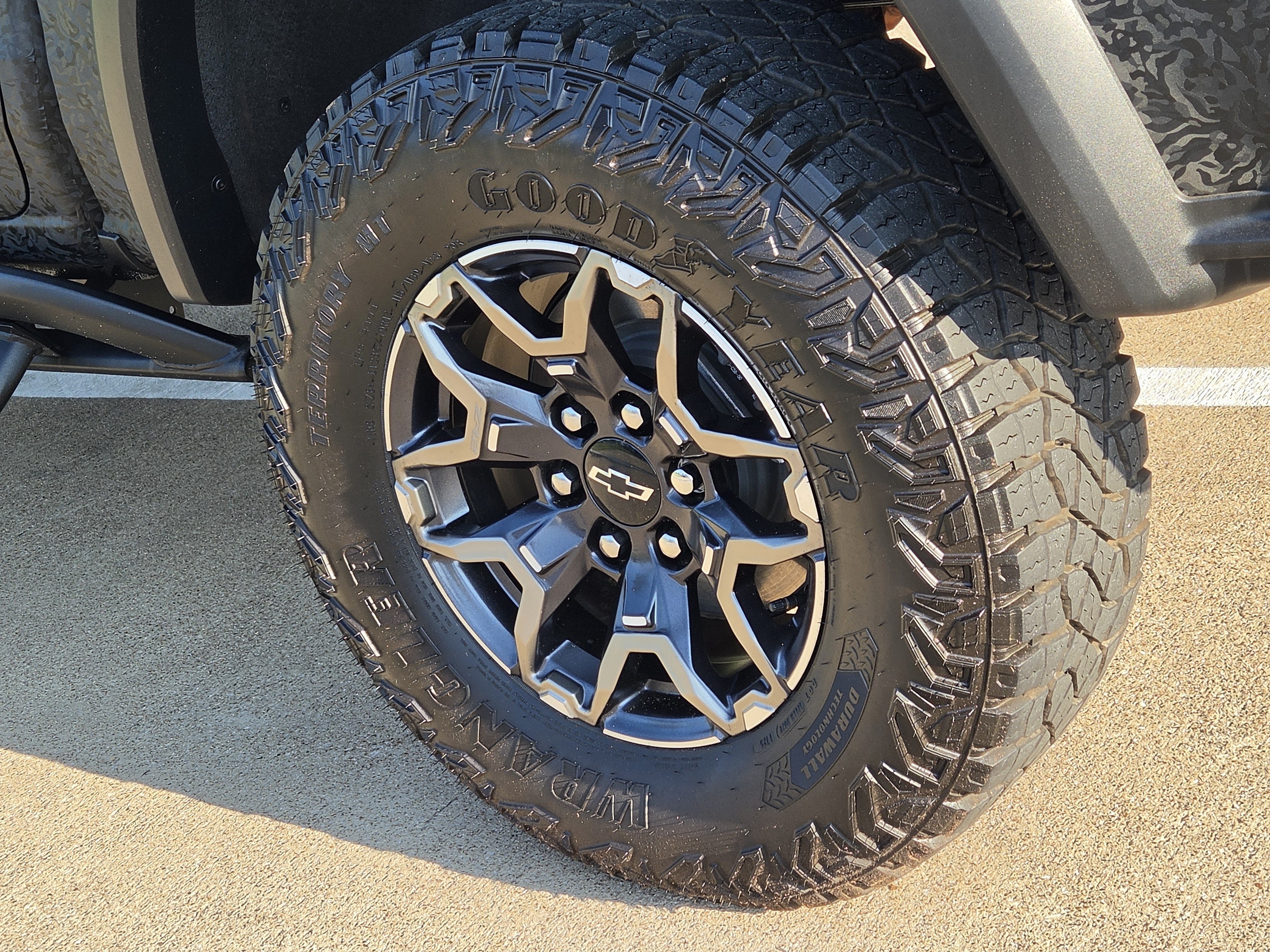 Used 2026 Chevrolet Colorado ZR2 w/ Technology Package AWD/4WD image 7