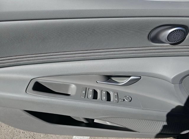 Used 2025 Hyundai Elantra Sport FWD image 15