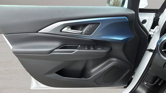 Certified 2025 Chevrolet Equinox EV LT w/ Convenience Package image 17