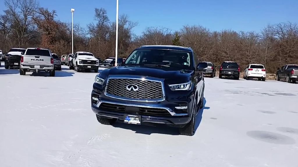 Used 2024 INFINITI QX80 Luxe AWD/4WD image 3