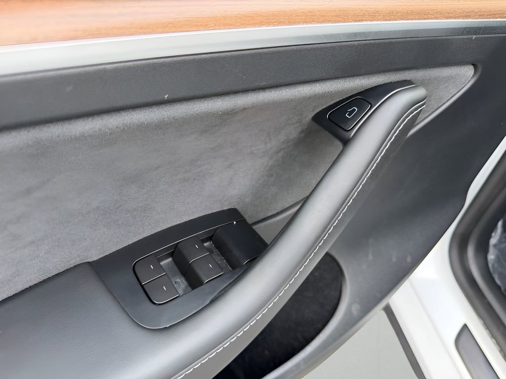 Used 2023 Tesla Model Y Long Range image 14