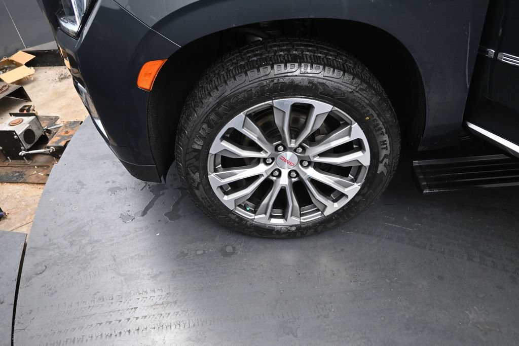 Used 2021 GMC Yukon Denali w/ Denali Ultimate Package AWD/4WD image 13