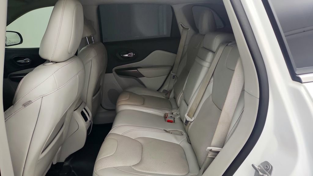 Used 2019 Jeep Cherokee Limited w/ Luxury Group FWD image 21