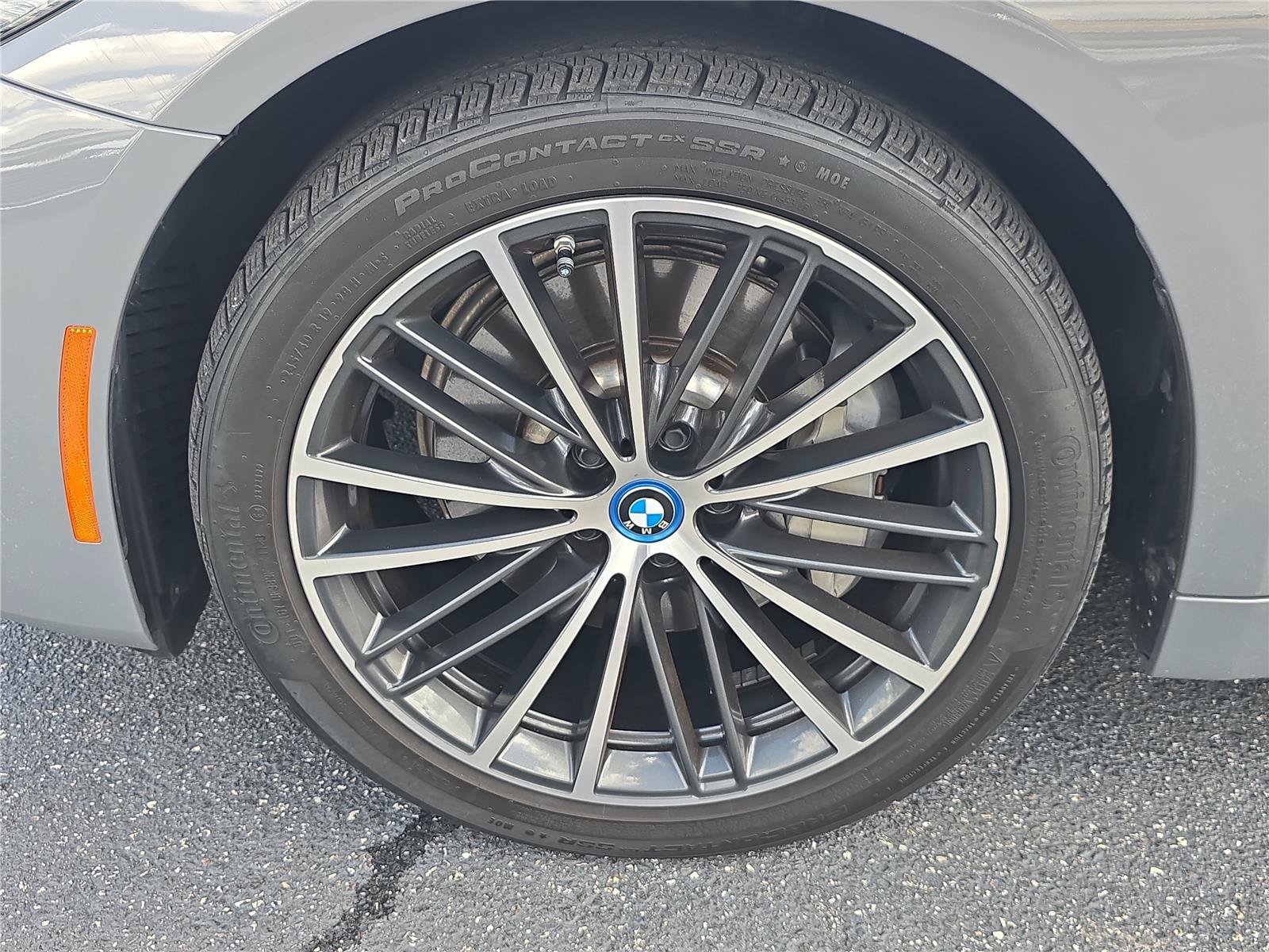 Used 2022 BMW 530e w/ Premium Package RWD image 7