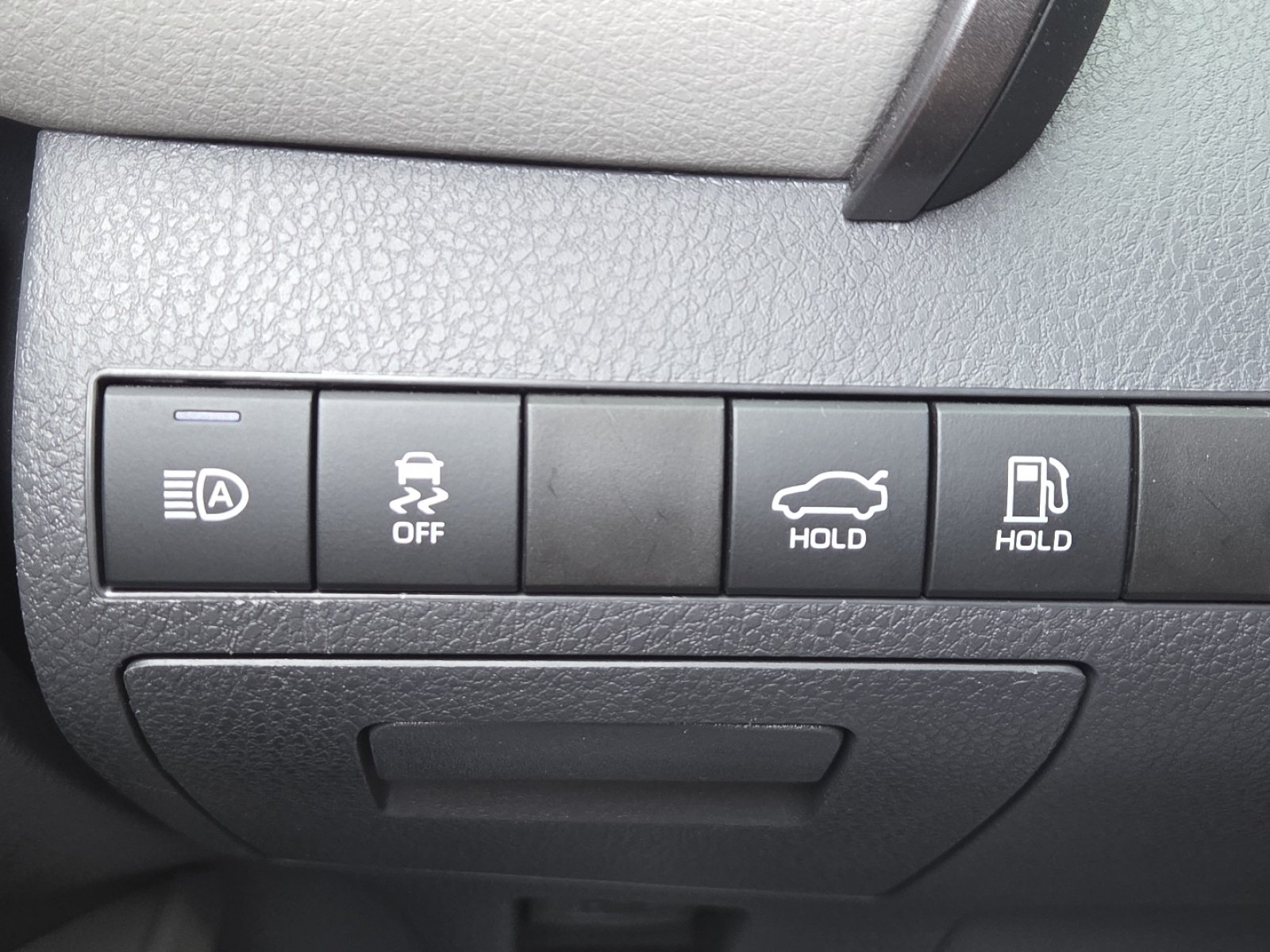 Used 2022 Toyota Camry LE w/ Carpet Mat Package (TMS) FWD image 10