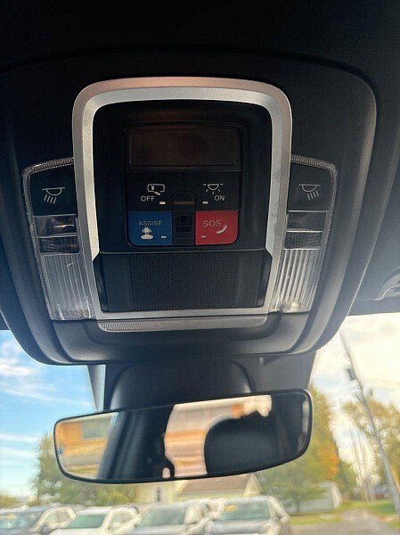 Used 2024 RAM 1500 Laramie AWD/4WD image 32