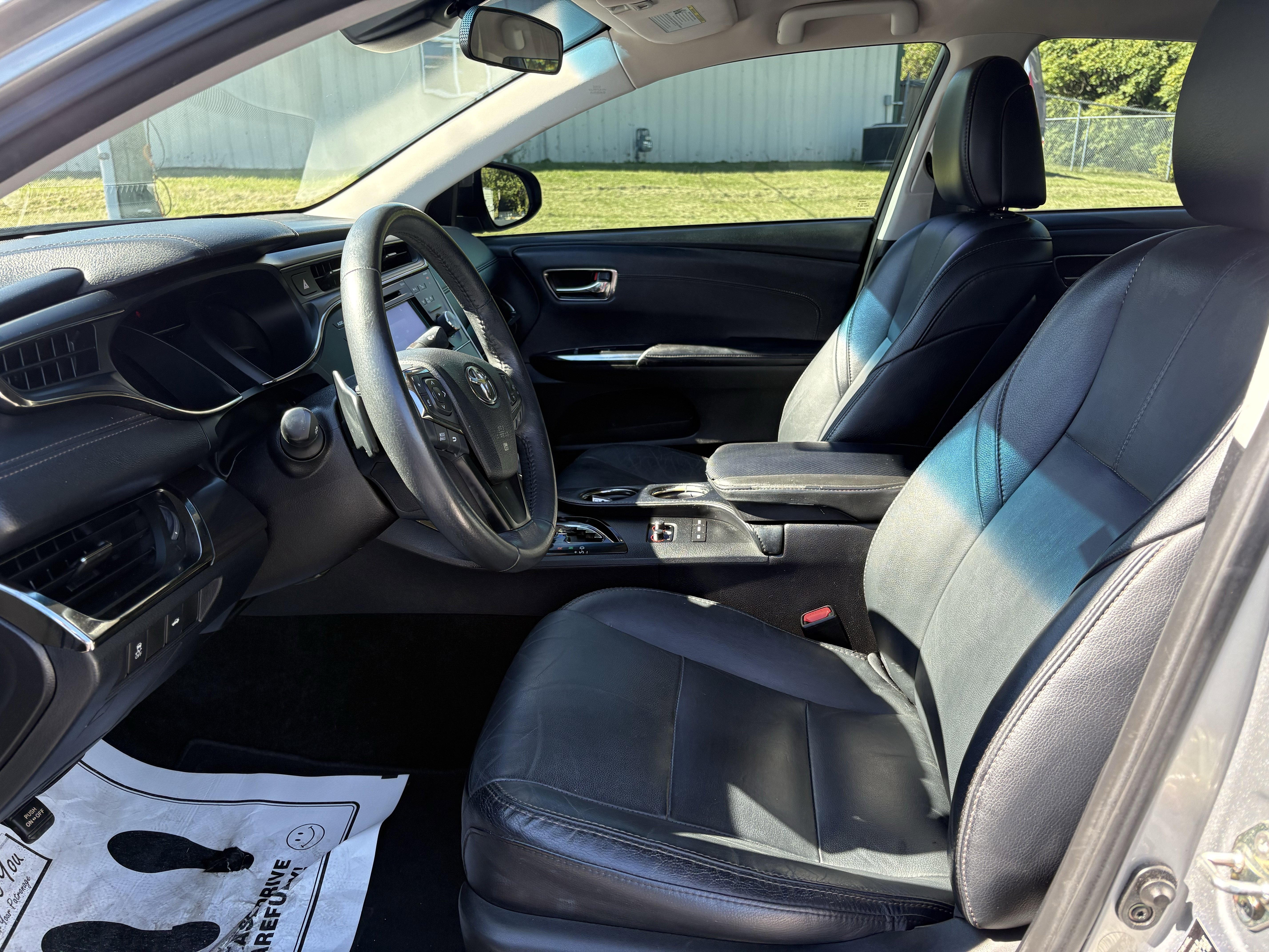 Used 2017 Toyota Avalon XLE image 10