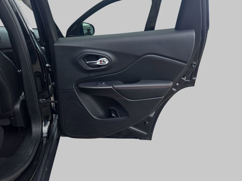 Used 2020 Jeep Cherokee Trailhawk image 14