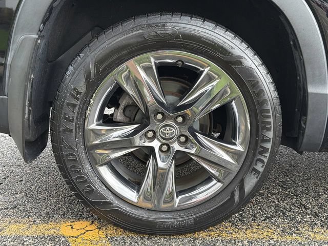 Used 2019 Toyota Highlander Limited Platinum AWD/4WD image 12