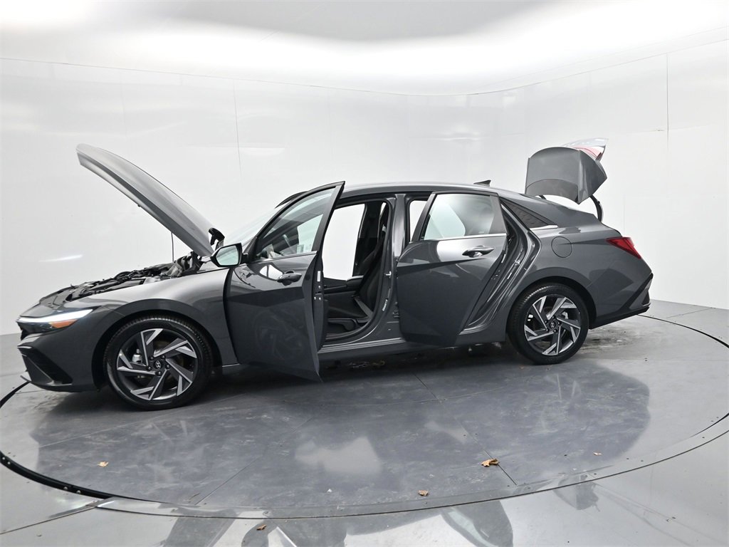 Used 2025 Hyundai Elantra SEL image 55