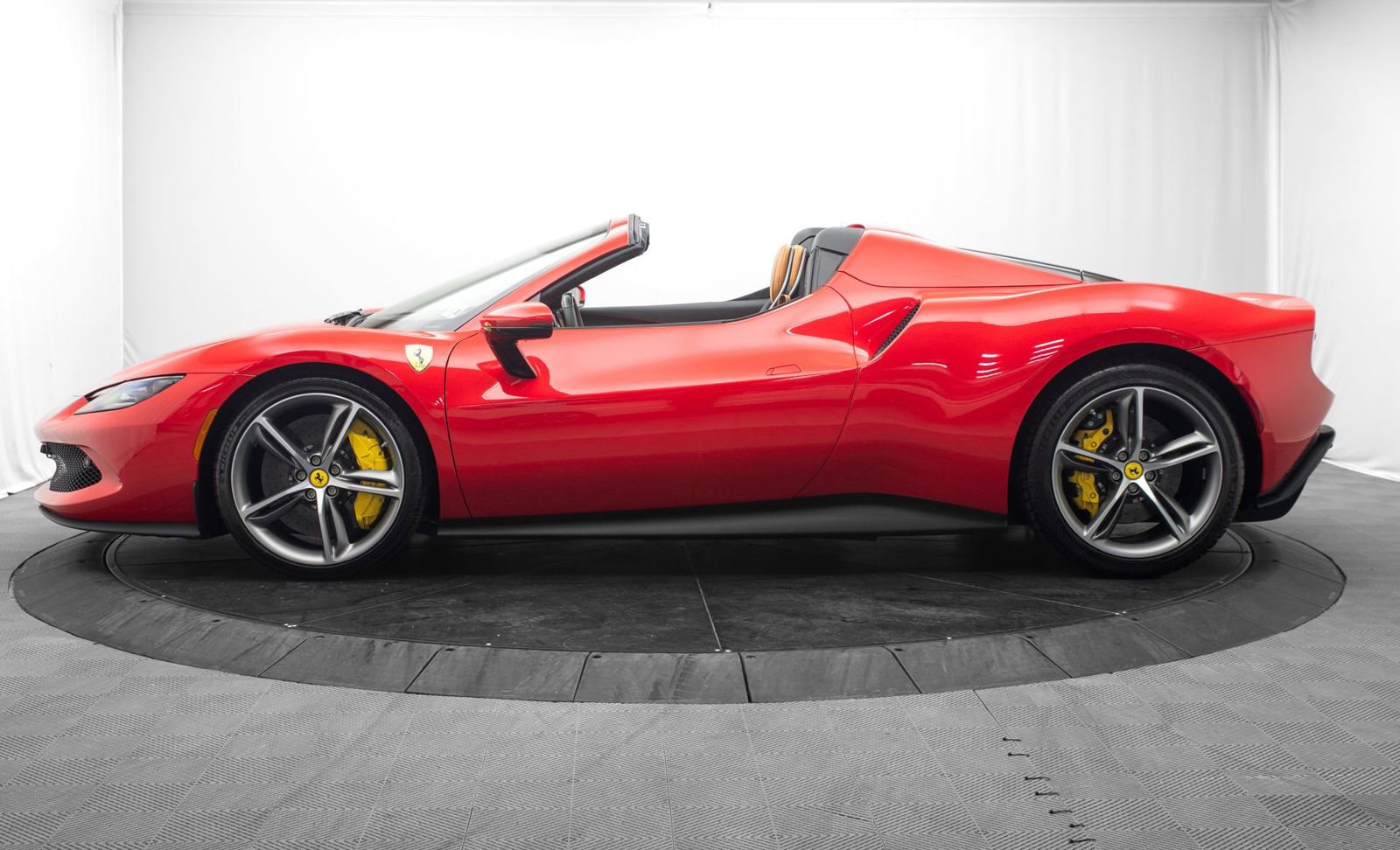 Used 2025 Ferrari 296 GTS RWD image 6