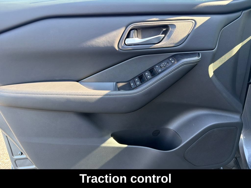 Used 2026 Nissan Rogue SV AWD/4WD image 12