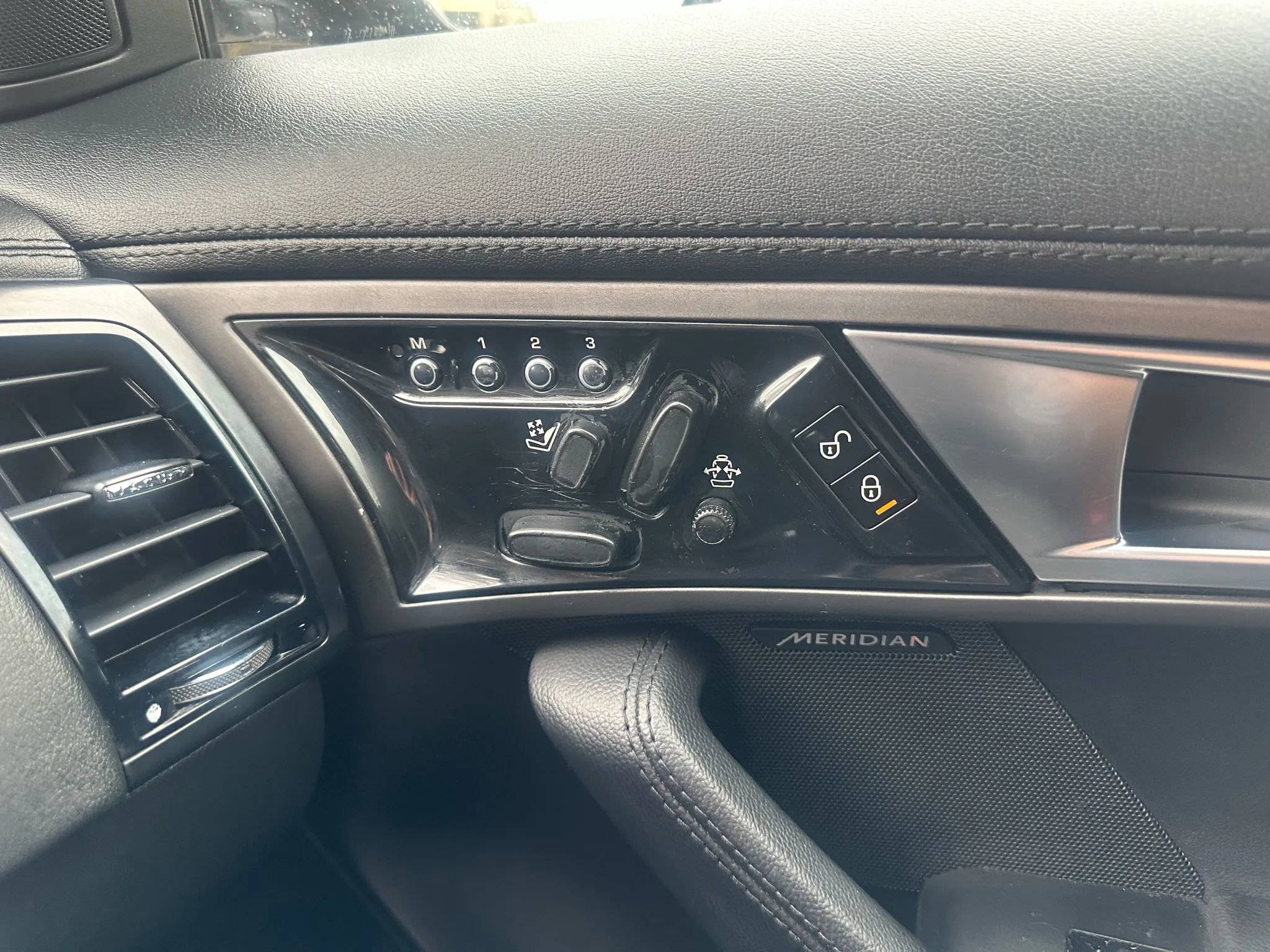 Used 2014 Jaguar F-TYPE S image 35