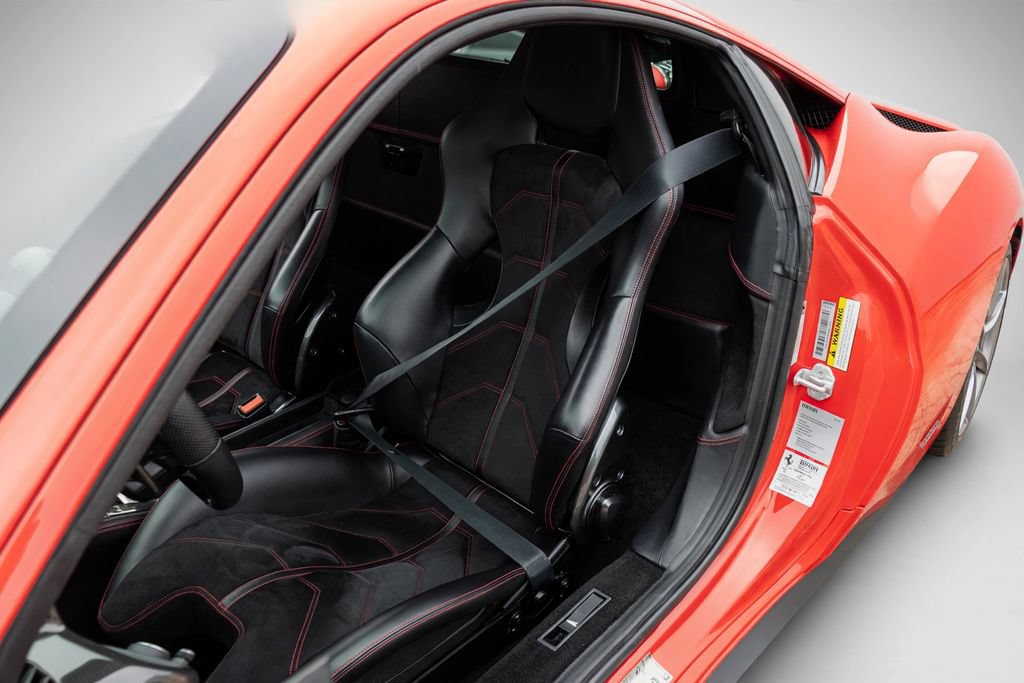 Used 2015 Ferrari 458 Italia Coupe RWD image 6