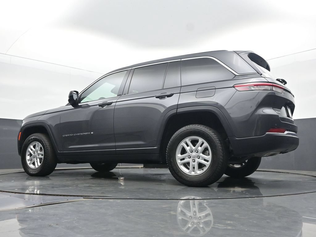 Used 2022 Jeep Grand Cherokee Laredo w/ Luxury Tech Group I AWD/4WD image 45
