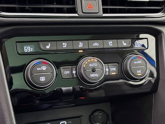Certified 2024 Volkswagen Taos SEL image 16