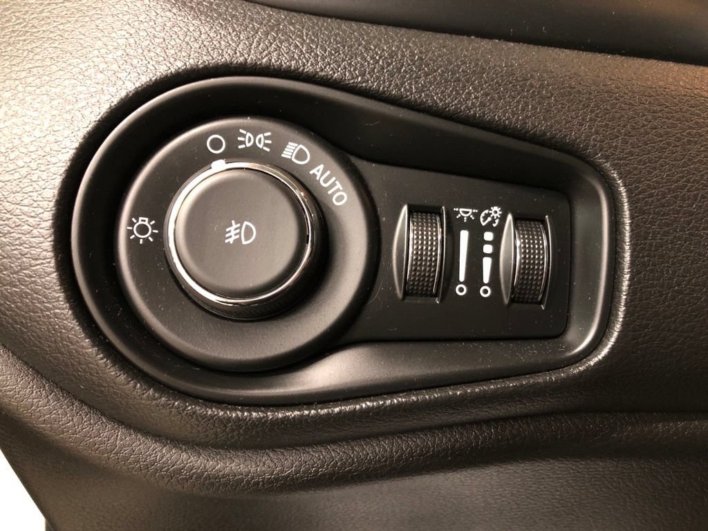 Used 2015 Jeep Renegade Limited AWD/4WD image 11