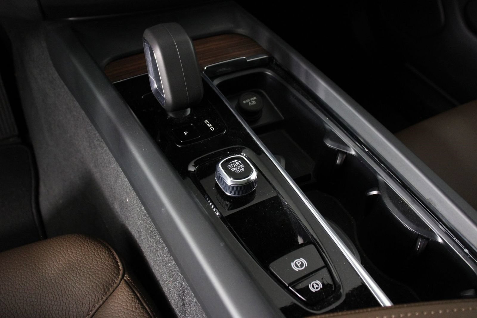 Certified 2024 Volvo XC60 B5 Plus AWD/4WD image 15