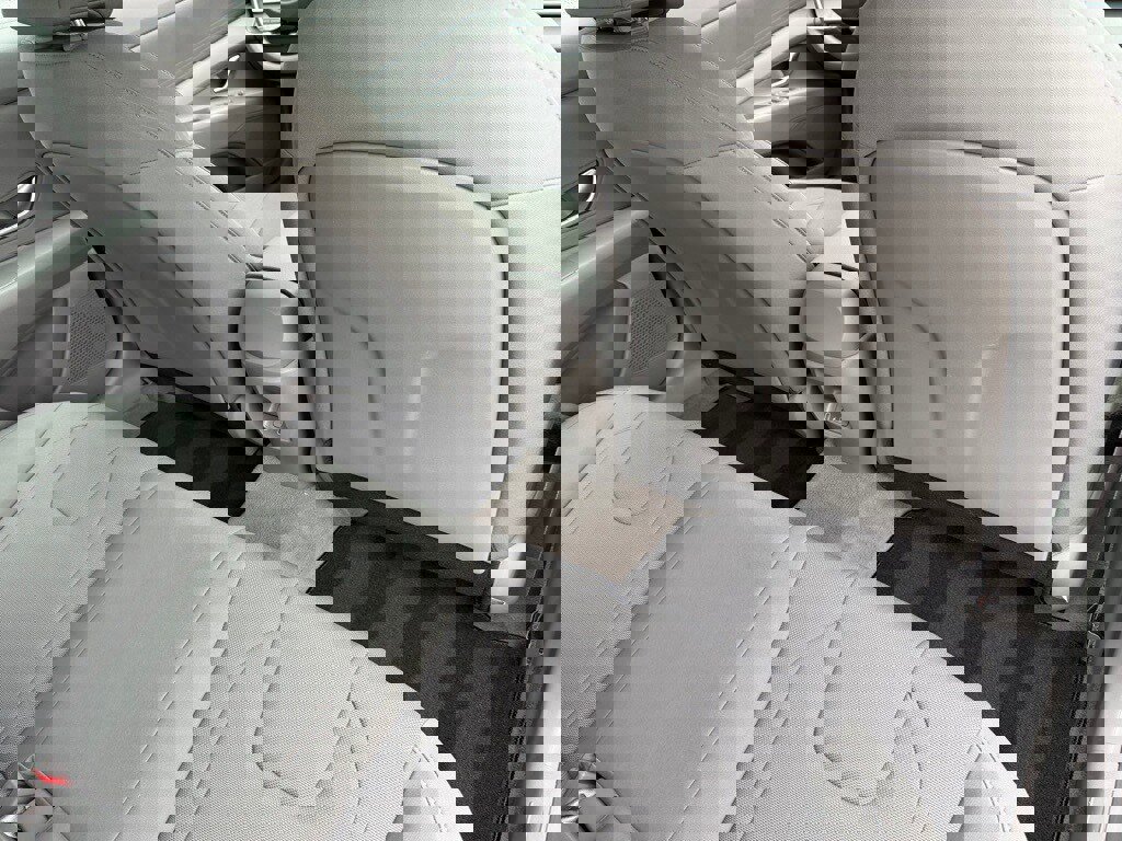 Certified 2025 Hyundai Elantra SE w/ Cargo Package image 28