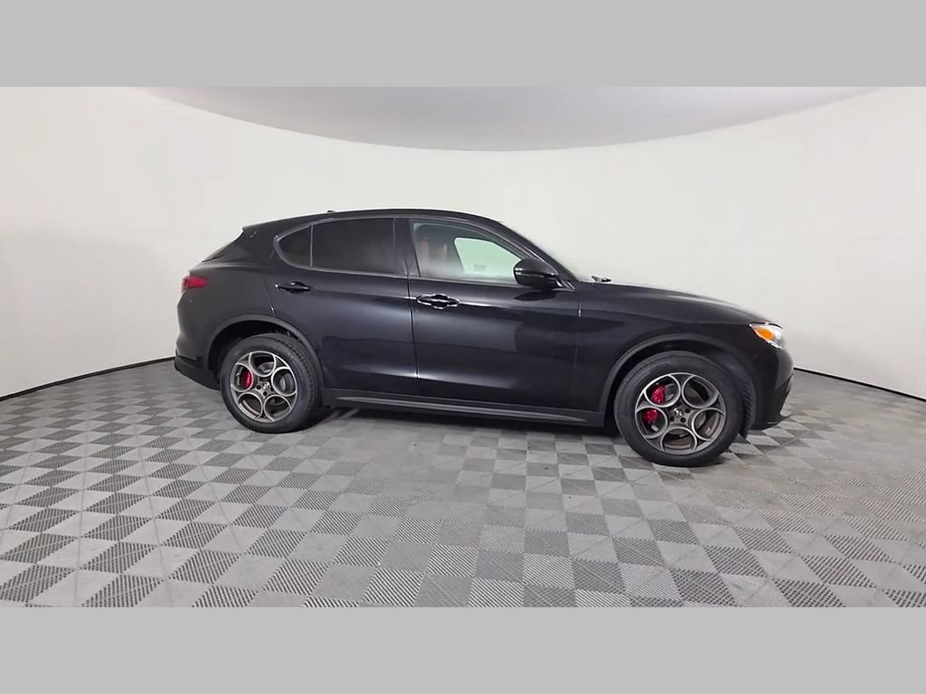 Used 2023 Alfa Romeo Stelvio Sprint RWD image 36