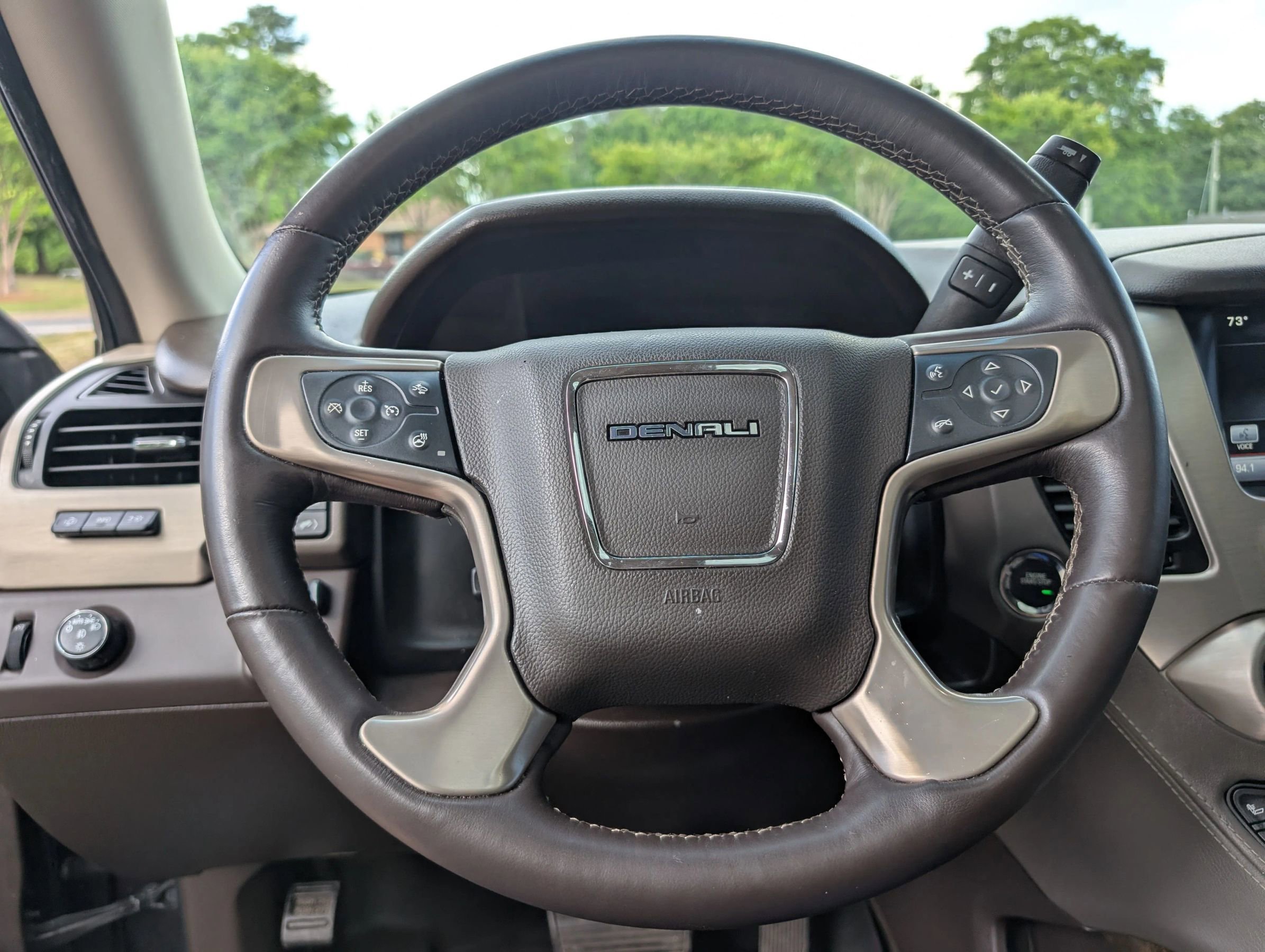 Used 2015 GMC Yukon Denali w/ Premium Package RWD image 23