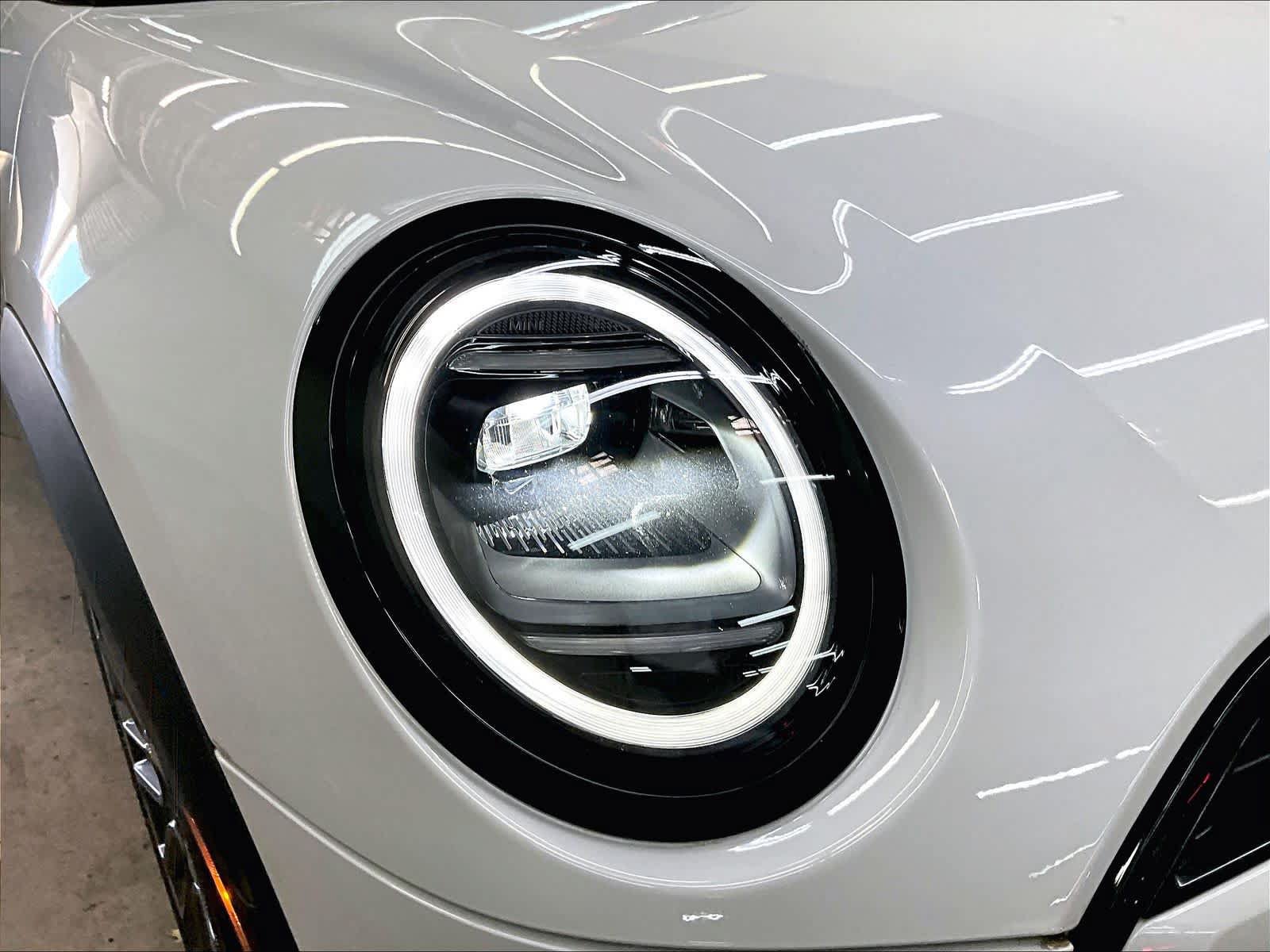 Used 2025 MINI Cooper 2-Door Hardtop FWD image 32