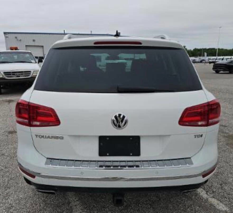 Used 2016 Volkswagen Touareg Sport AWD/4WD image 5