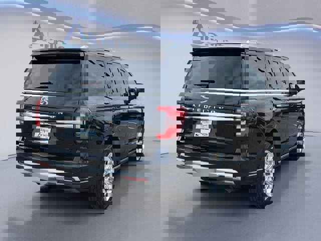 Used 2023 Ford Expedition Platinum image 5