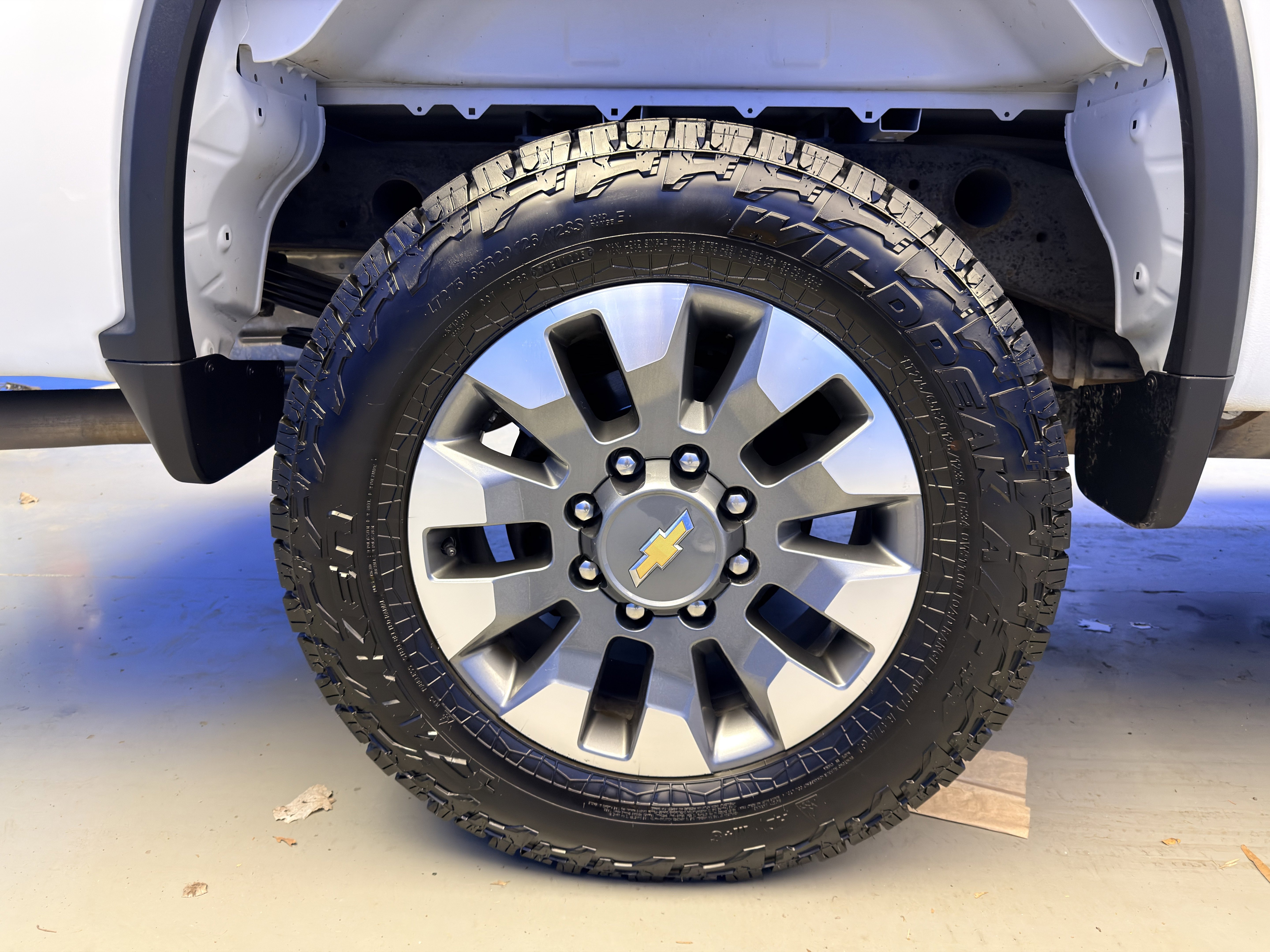 Used 2024 Chevrolet Silverado 2500 Custom w/ Custom Value Package image 9