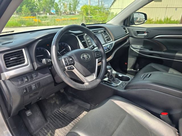 Used 2015 Toyota Highlander Limited AWD/4WD image 11