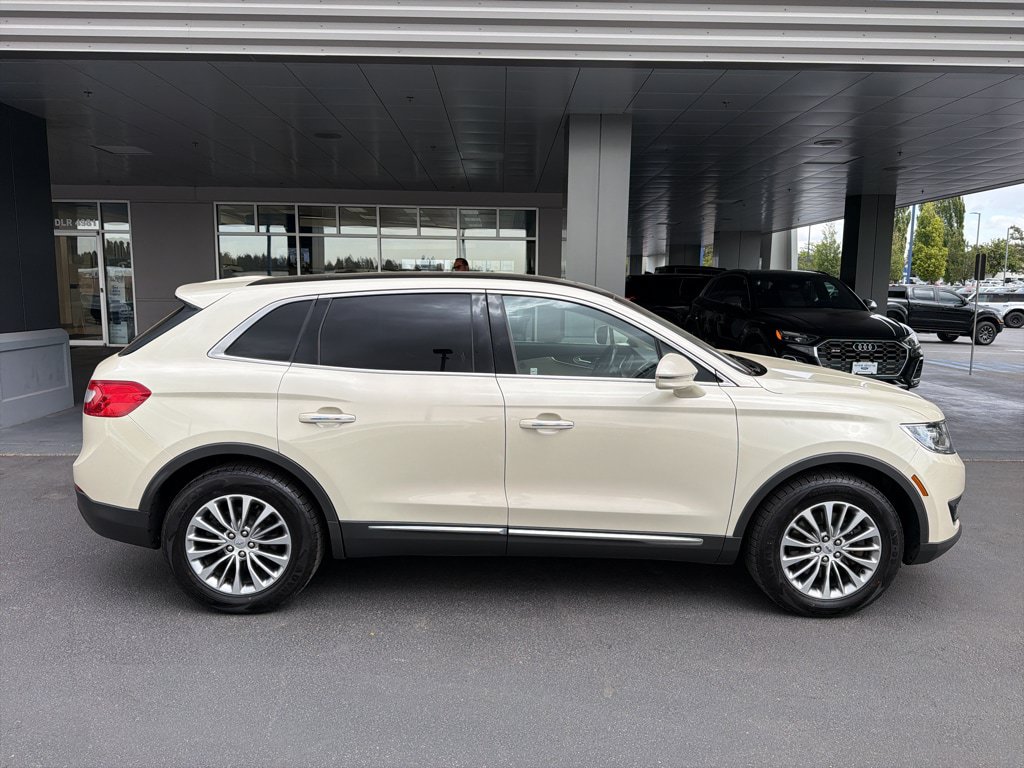 Used 2016 Lincoln MKX Select w/ Select Plus Package AWD/4WD image 7