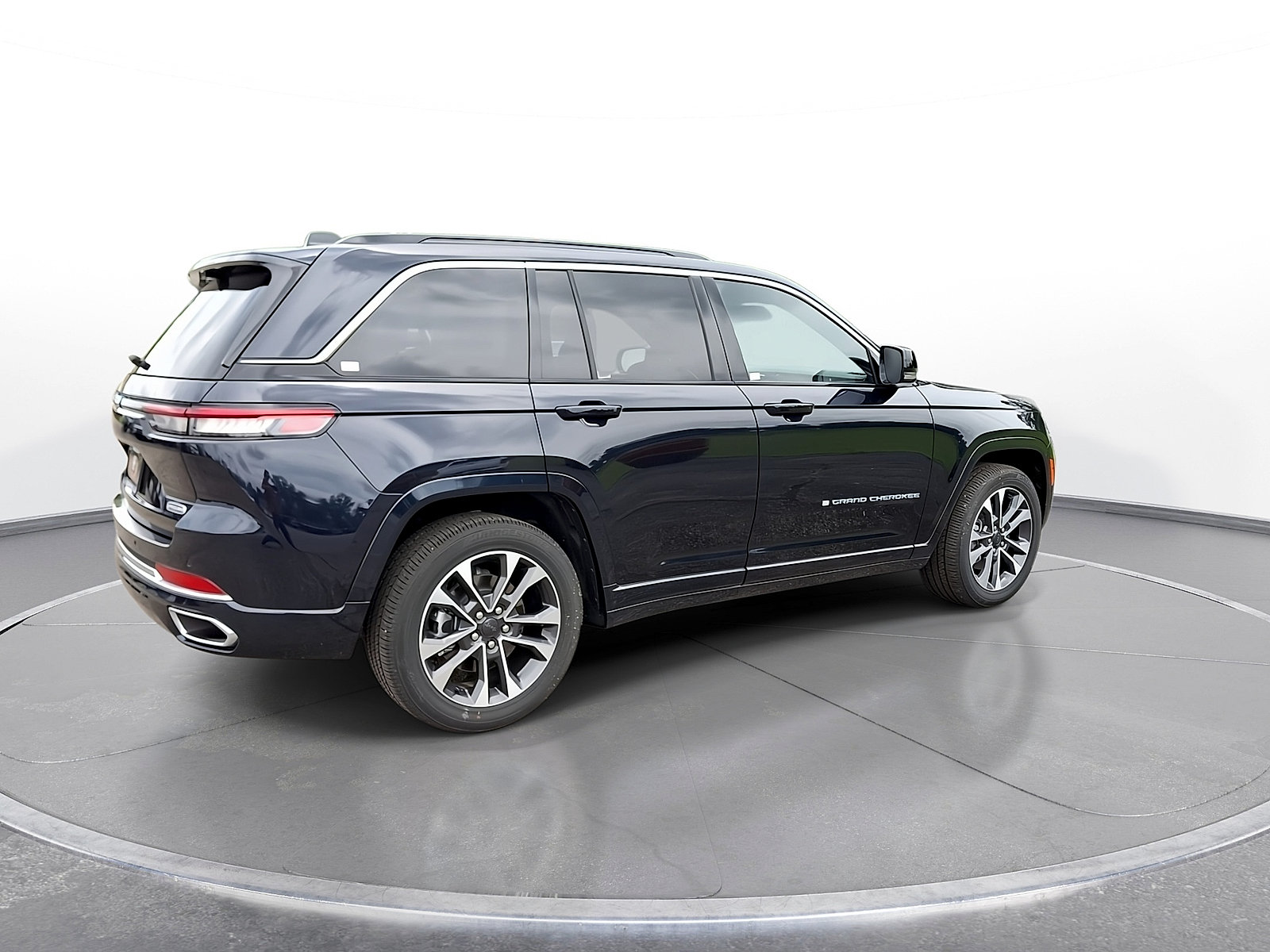 New 2024 Jeep Grand Cherokee Overland w/ Luxury Tech Group IV AWD/4WD image 8