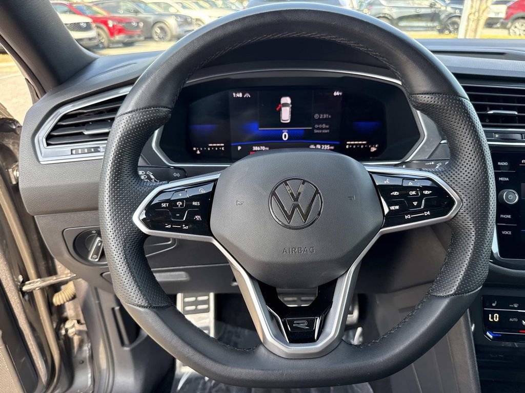 Used 2022 Volkswagen Tiguan SE R-Line image 45