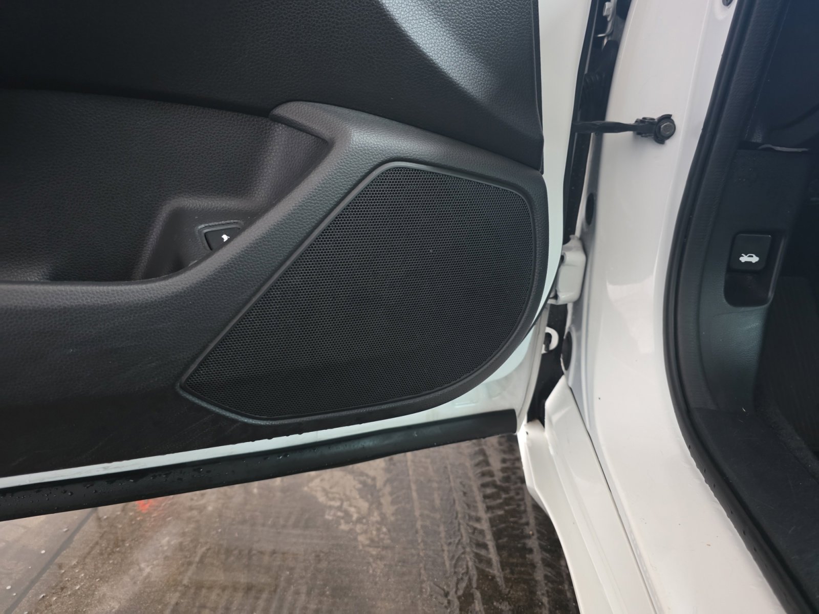 Used 2018 Honda Accord LX image 27