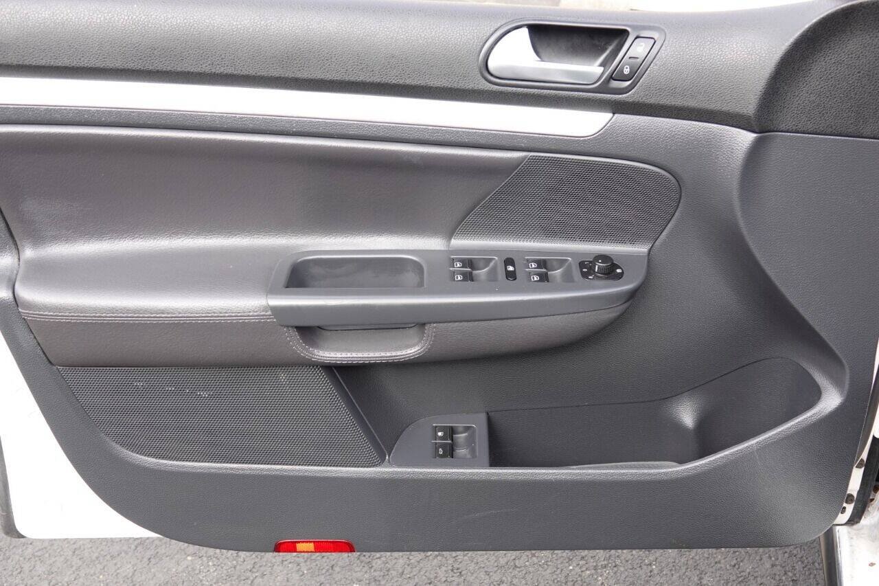 Used 2007 Volkswagen GTI 4-Door FWD image 55