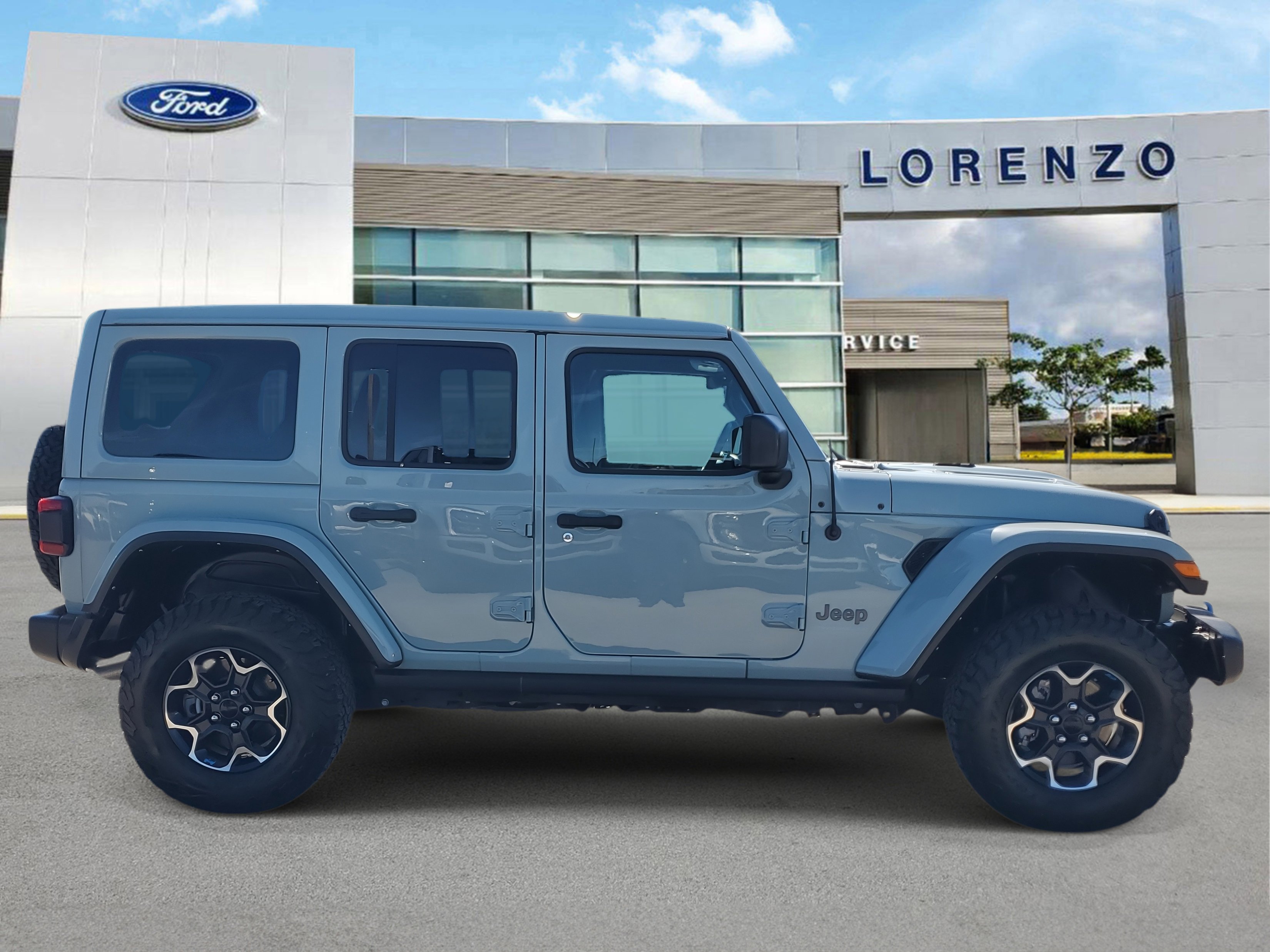 Used 2023 Jeep Wrangler Unlimited Rubicon 4xe w/ Safety Group image 4