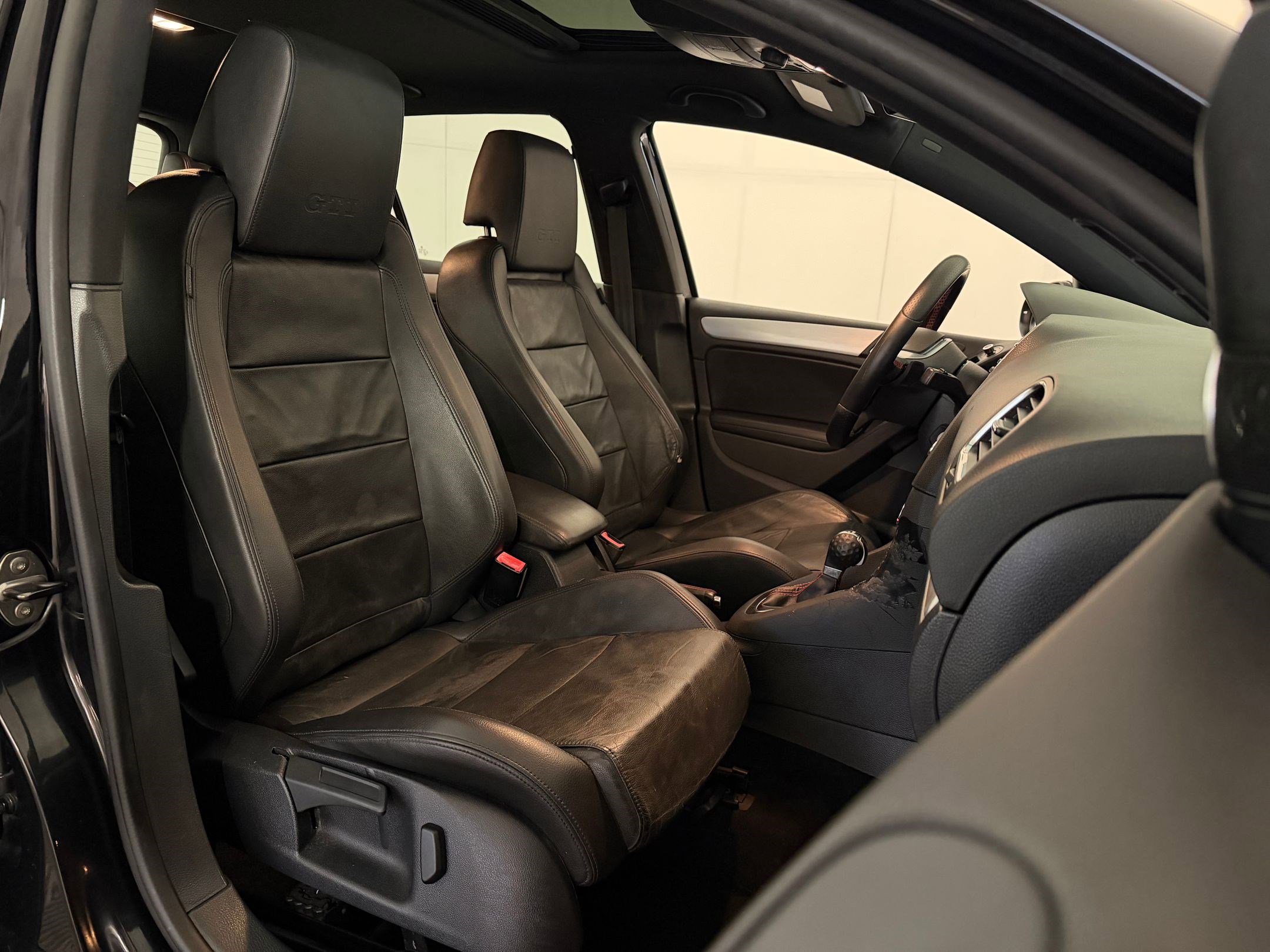 Used 2012 Volkswagen GTI Autobahn FWD image 32