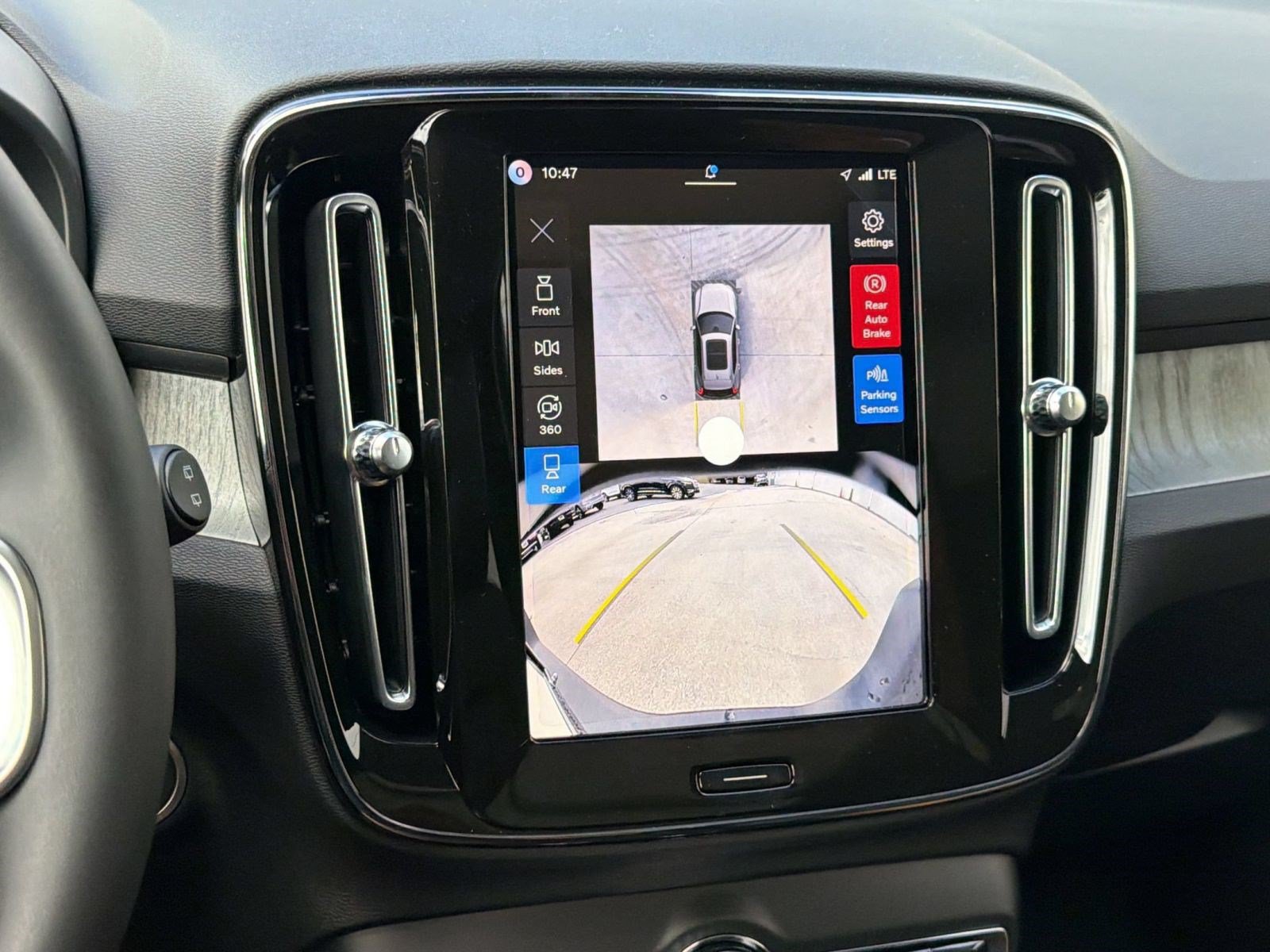 New 2026 Volvo XC40 B5 Plus w/ Protection Package Premier AWD/4WD image 19