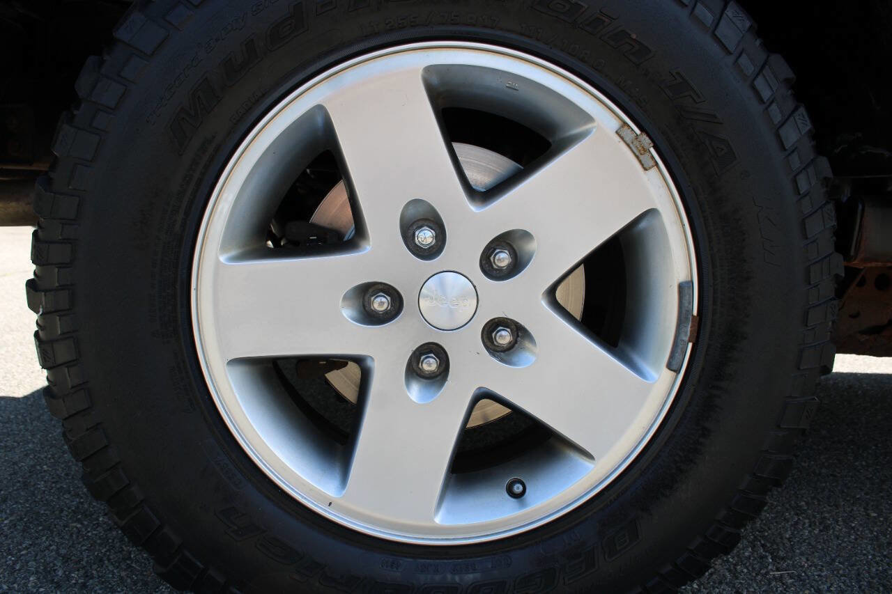 Used 2011 Jeep Wrangler Rubicon w/ Dual Top Group AWD/4WD image 17