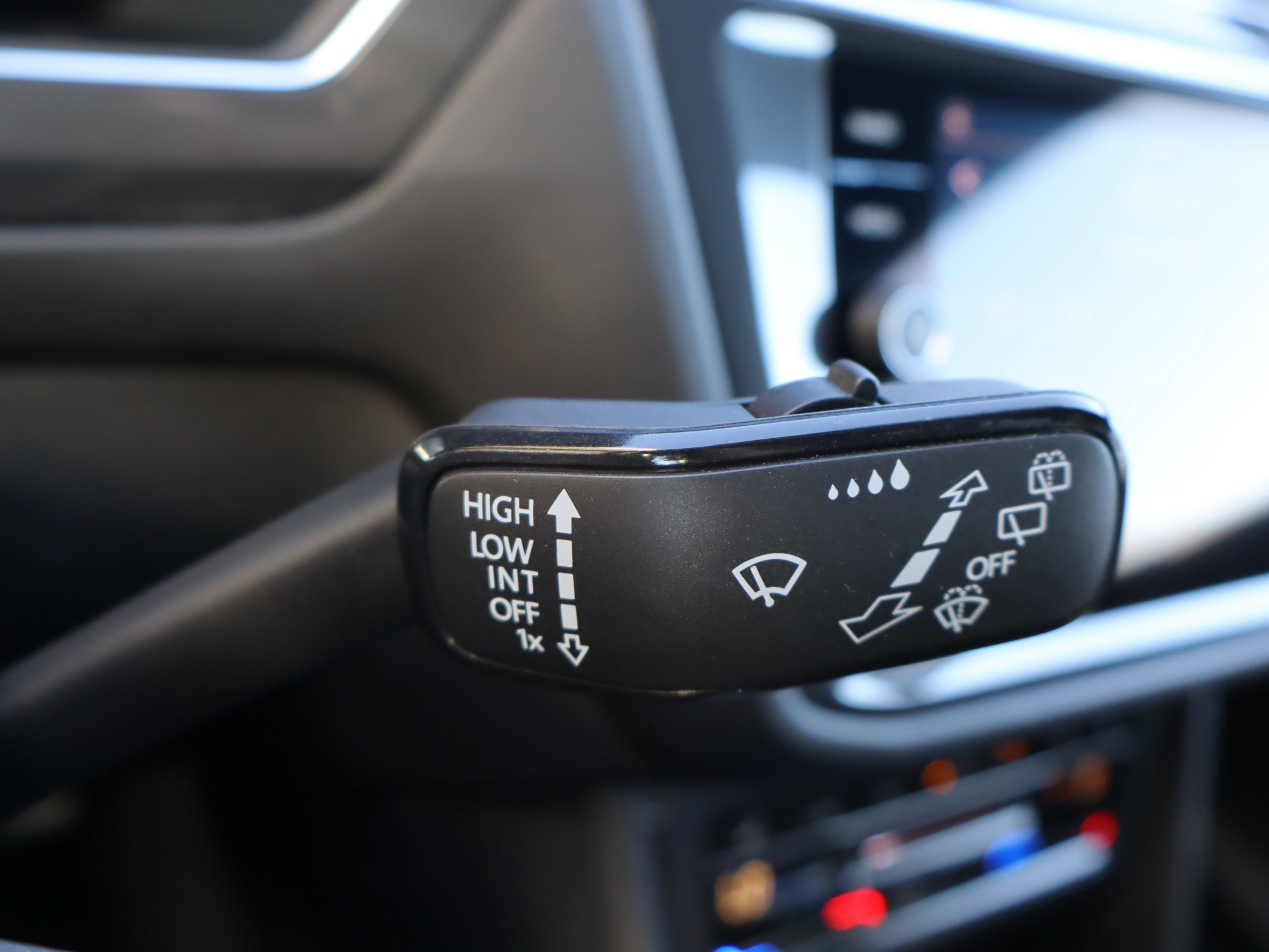 Used 2023 Volkswagen Tiguan SE R-Line image 23