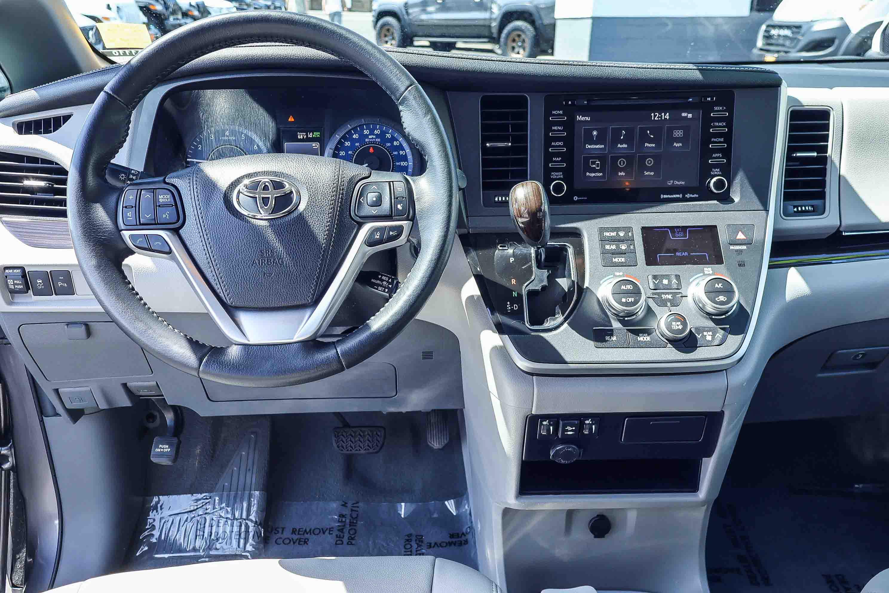 Used 2020 Toyota Sienna XLE w/ XLE Navigation Package AWD/4WD image 3