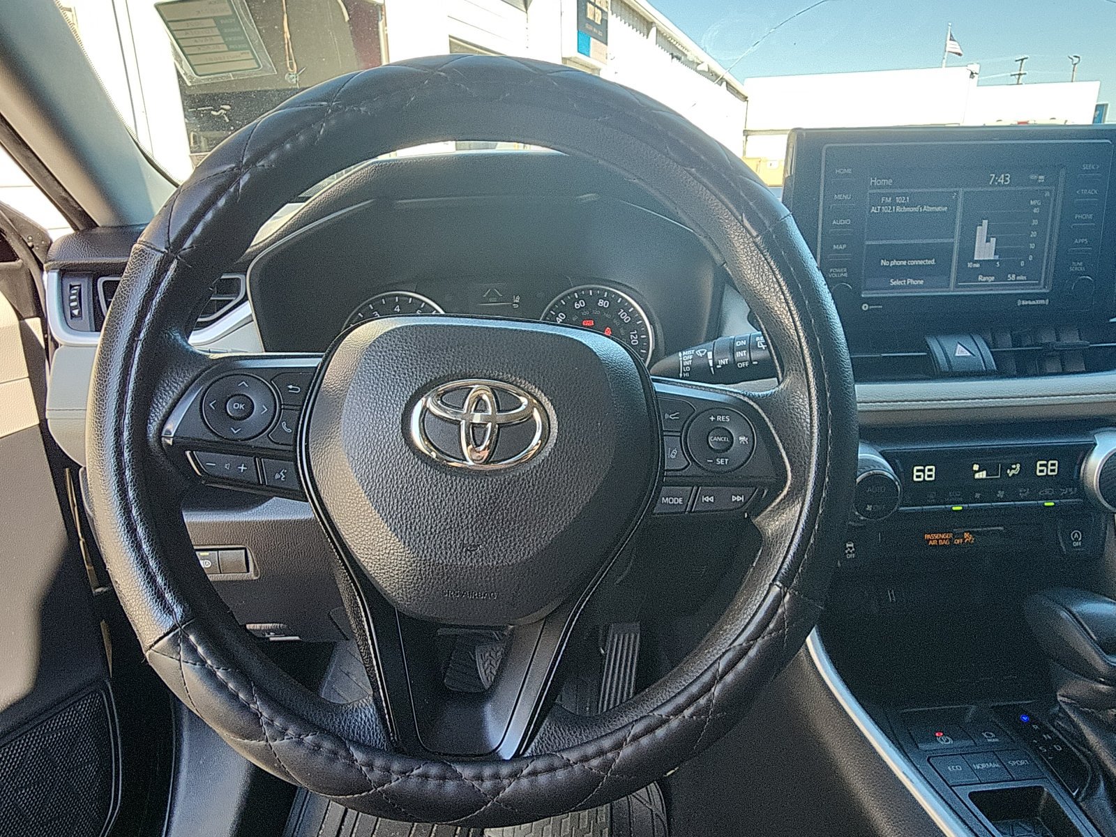 Used 2021 Toyota RAV4 XLE FWD image 12