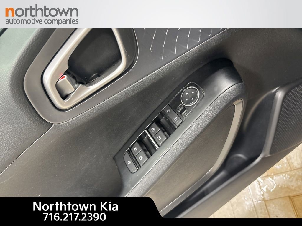 Certified 2020 Kia Soul S image 17