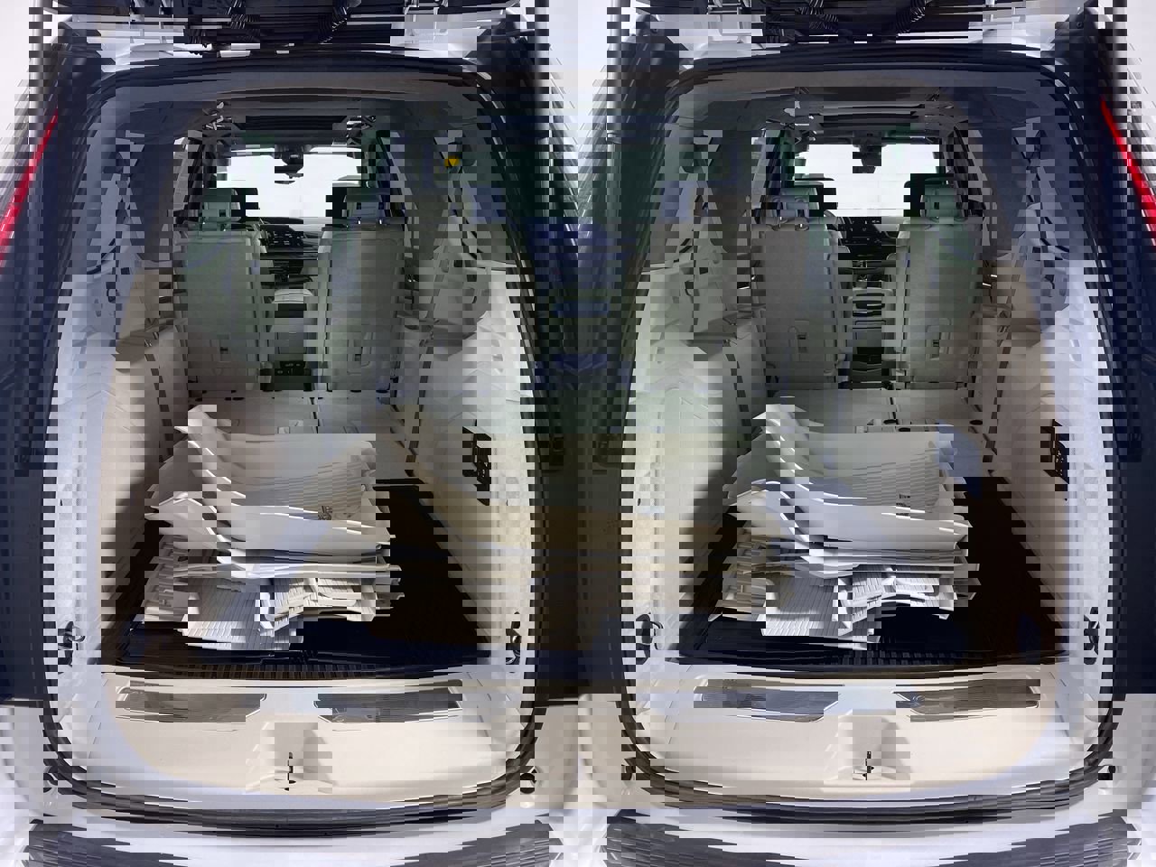 Certified 2023 Cadillac Escalade ESV Premium Luxury Platinum image 16