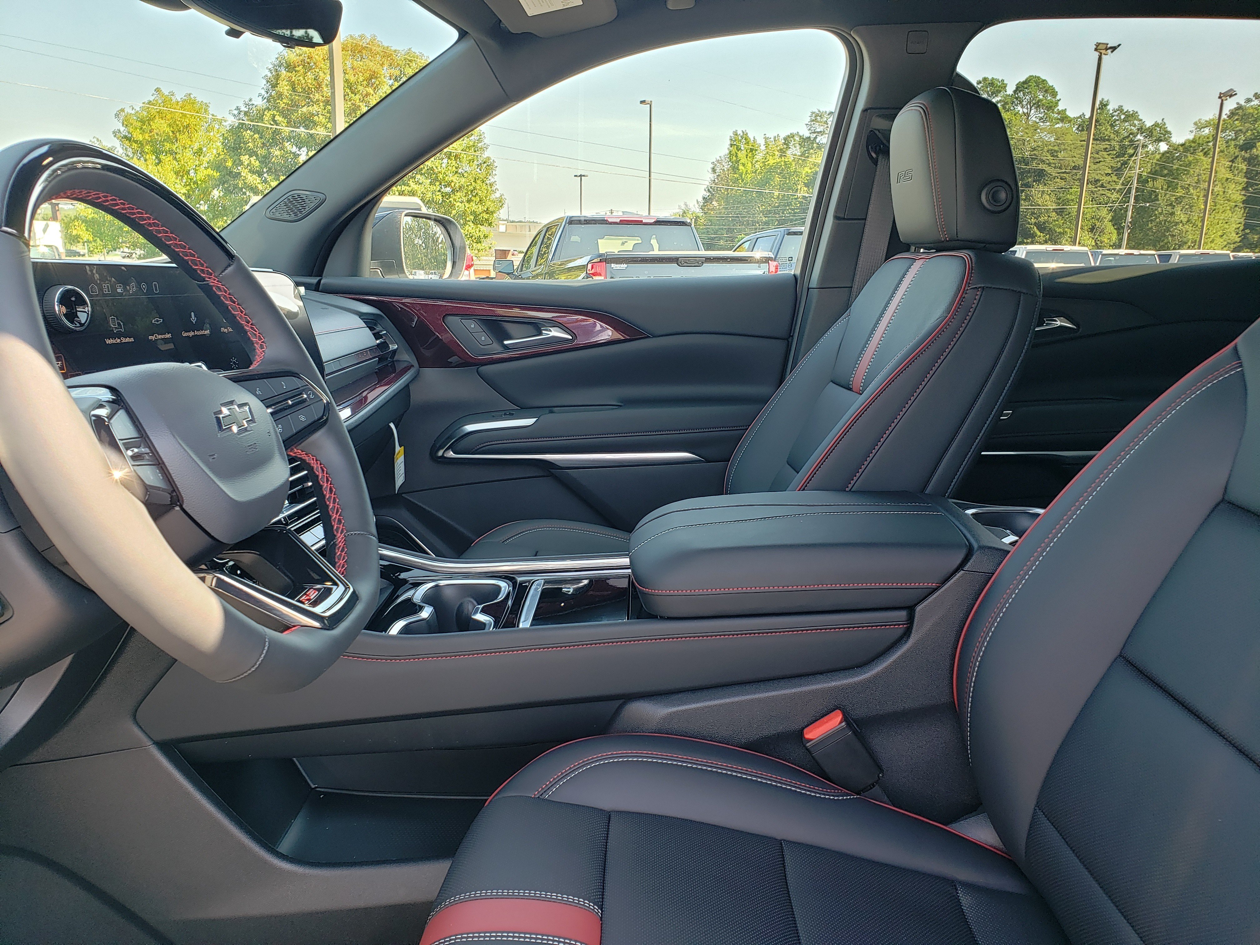 New 2027 Chevrolet Traverse RS w/ LPO, Floor Liner Package FWD image 27