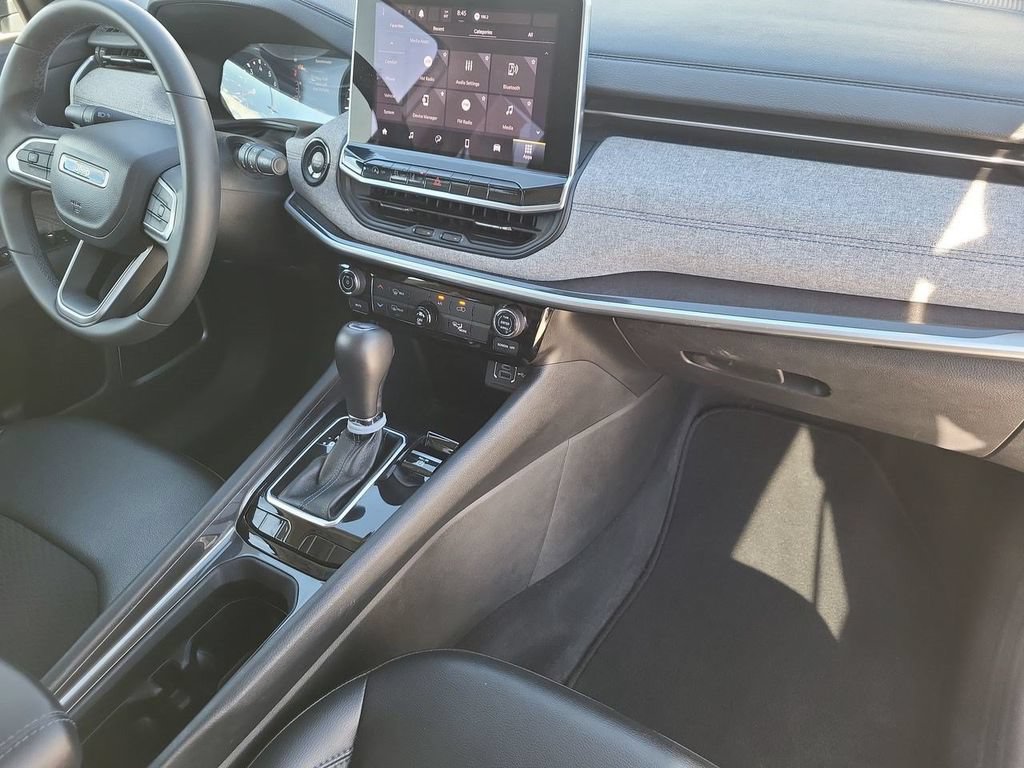 Used 2022 Jeep Compass Latitude FWD image 34